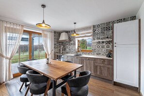 Fridge, oven, stovetop, dishwasher - Entire 3-bedroom house in nature with lake view (Slovenska Bistrica)