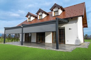 Exterior - Entire 3-bedroom house in nature with lake view (Slovenska Bistrica)