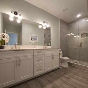 Combined shower/bathtub, hair dryer, towels, soap