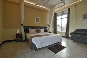 Blackout drapes, free WiFi - Hoima Buffalo Hotel (Hoima)