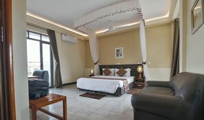 Executive Suite | 1 bedroom, blackout drapes, free WiFi