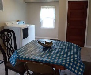 Dining - Peaceful Cottage on the Banks of the Wabash River! (Logansport)