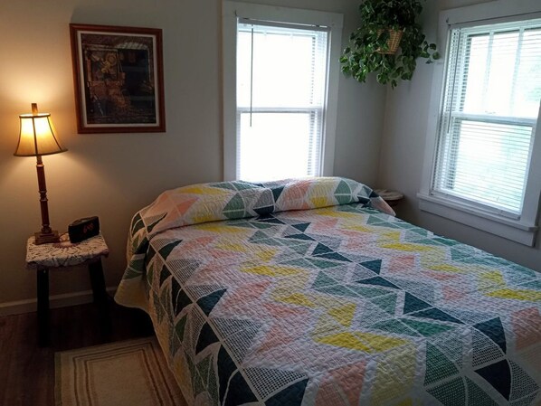 2 bedrooms, desk, free WiFi, bed sheets