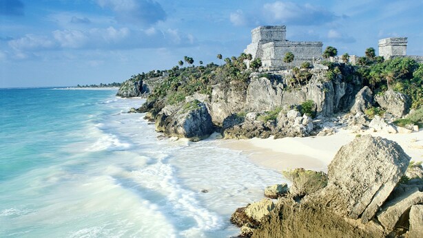 A coastal hotel with a beach view, rocky cliffs, and palm trees. - Modern Gated Townhome. 3BR for 6 guests. Walk to Restaurants. Private Jacuzzi (Tulum)