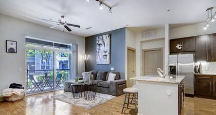 Stylish 2 BR in the Med Center near NRG Stadium