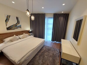 Comfort Apartment, 1 Bedroom with Balcony - Luxury Furnished Apartment - Damac Tower (Amman)