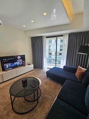 City view - Luxury Furnished Apartment - Damac Tower (Amman)