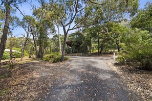 Property grounds - Halls Gap Hideaway (Halls Gap)
