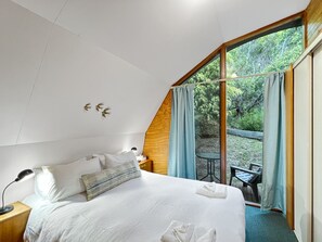 2 bedrooms, iron/ironing board, bed sheets - Halls Gap Hideaway (Halls Gap)