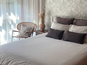 5 bedrooms, desk, iron/ironing board, WiFi