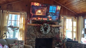 Interior - The Little White Dogwood cabin... Time is priceless (Franklin)