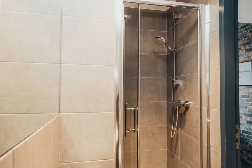 economy room | bathroom | shower, hair dryer, towels, soap