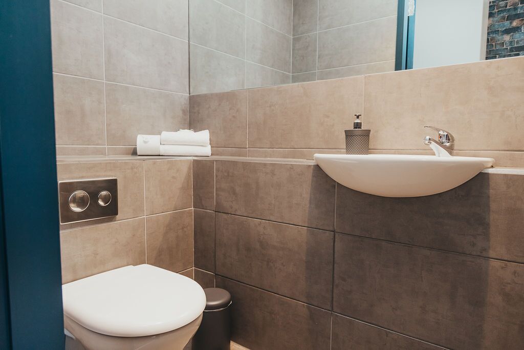 economy room | bathroom | shower, hair dryer, towels, soap