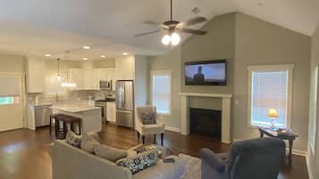 Smart TV, fireplace