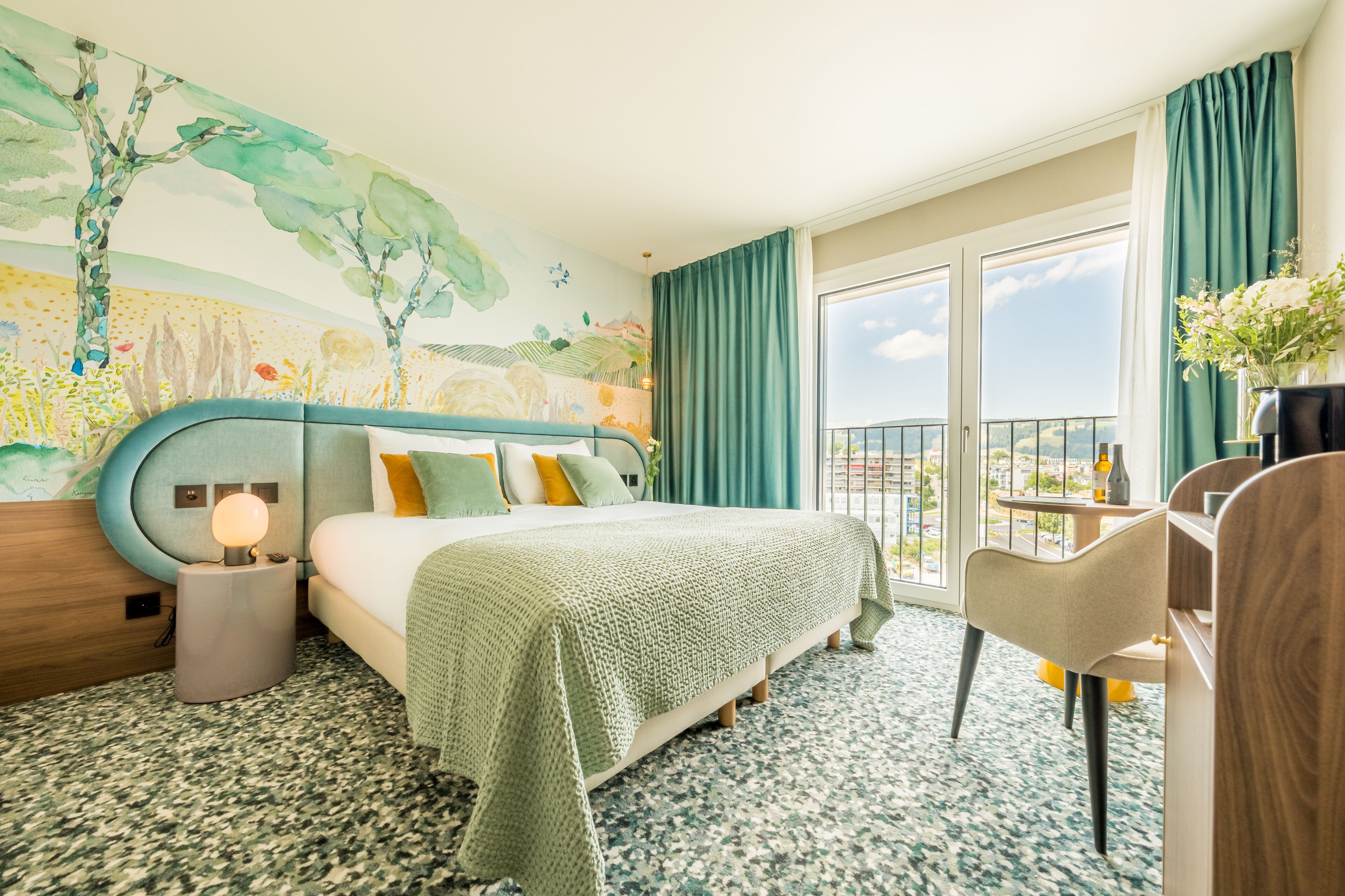 Luxe | Minibar, in-room safe, blackout drapes, soundproofing