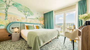 Luxe | Minibar, in-room safe, blackout drapes, soundproofing