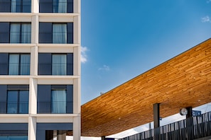 المنشأة من الخارج