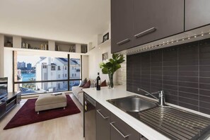 Fridge, microwave, oven, stovetop - Elizabeth Bay Apmnt - Water Views & Free Parking (Elizabeth Bay)