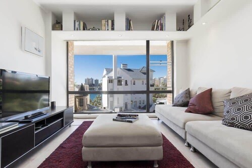 Elizabeth Bay Apmnt - Water Views & Free Parking