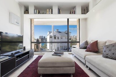 Elizabeth Bay Apmnt - Water Views & Free Parking