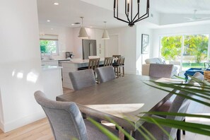 Dining - 701 Beach Breeze Oasis | Close 2 Beaches & Dining (Naples)