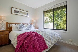 4 bedrooms, desk, iron/ironing board, WiFi - Adelaide Hills 4 bed home near Hahndorf Mt Barker (Nairne)