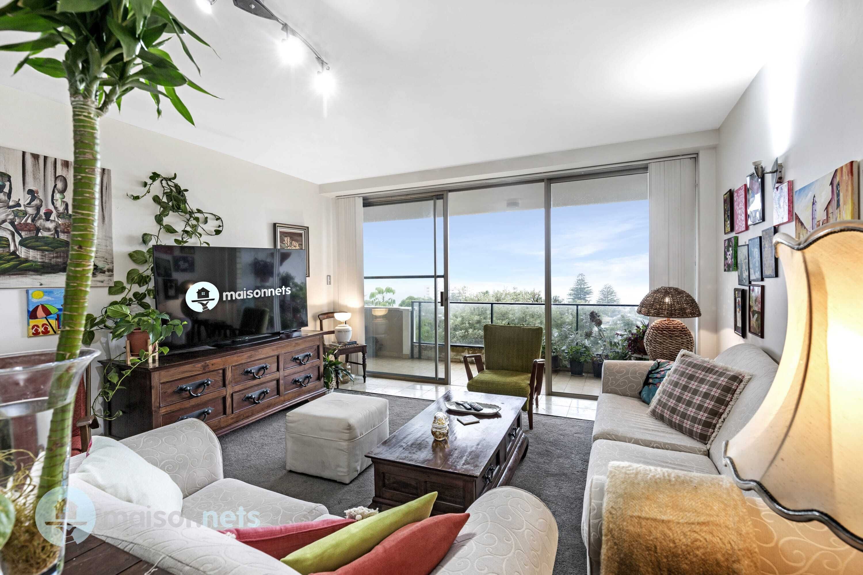 3 Bedroom Apt With Ocean Views & Parking