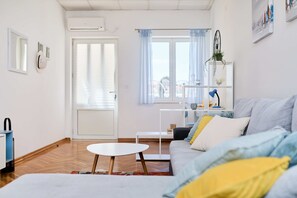Apartment (1 Bedroom) | Living area | 80-cm flat-screen TV with cable channels, TV - Apartment Aria (Dubrovnik)