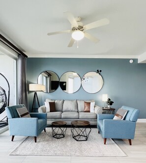 Smart TV, DVD player, video library - Chic Lakefront Resort just short drive to Disney!  (Orlando)