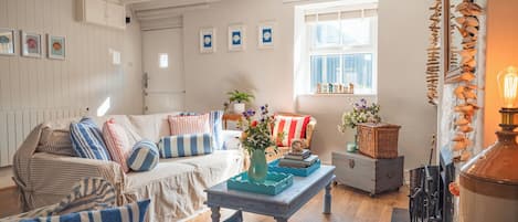 Cottage | Living area