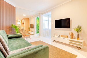 Apartamento | Área de estar | TV