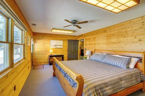 4 bedrooms, iron/ironing board, travel crib, free WiFi