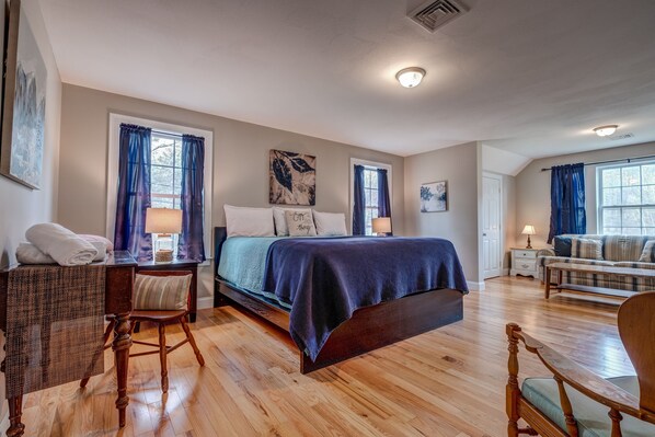 5 bedrooms, free WiFi, bed sheets