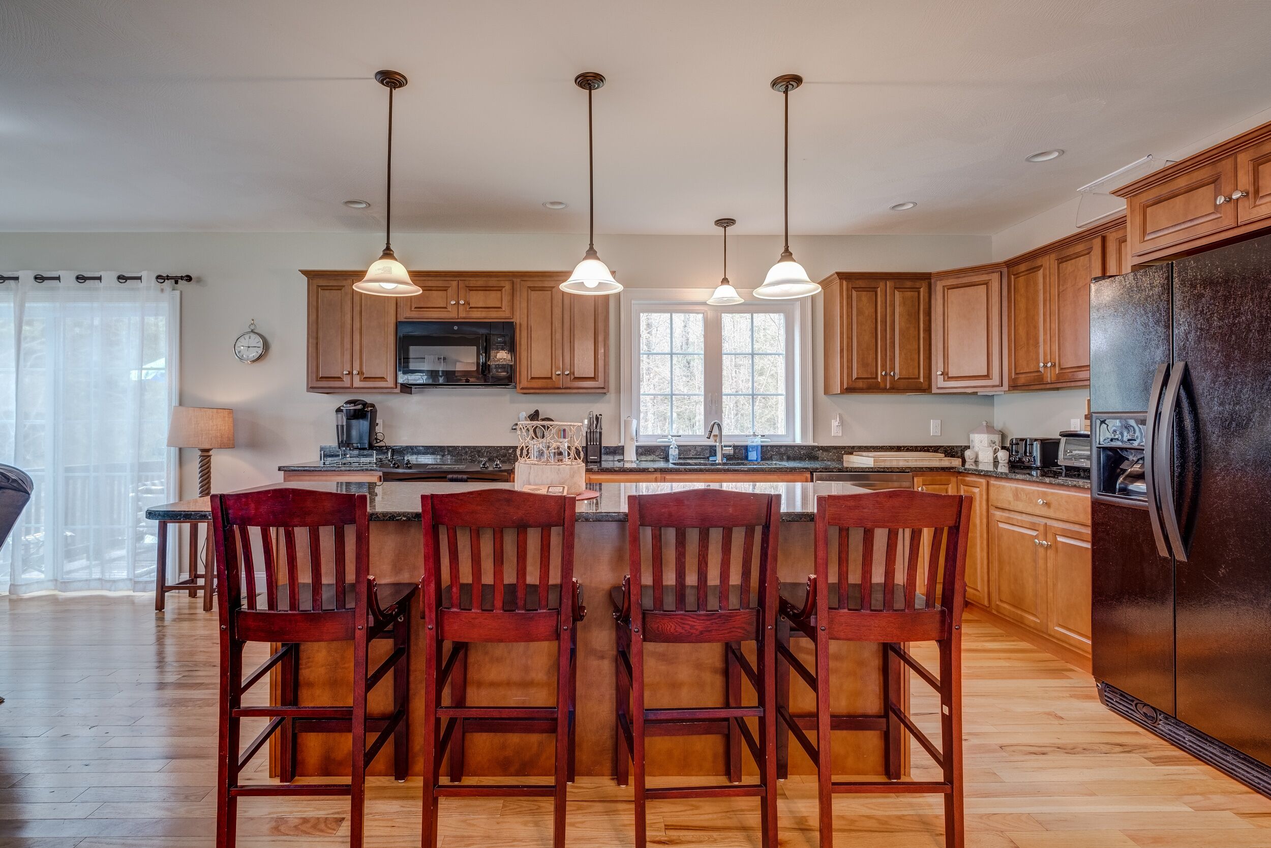 Réfrigérateur, micro-ondes, four, lave-vaisselle