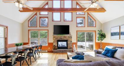 Lake Access Chalet: Hot Tub, Game Rm, Sleeps 16