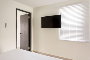 1 bedroom, in-room safe, iron/ironing board, free WiFi