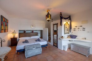 6 bedrooms, free WiFi, bed sheets