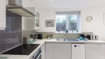 Chalet | Dapur pribadi | Lemari es, microwave, oven, dan kompor