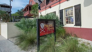 Señal para el Museo Pirata y del Tesoro de St. Augustine.