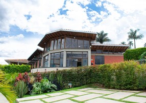 Fachada de la propiedad