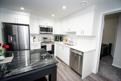 Cozy 2BR wt. Home Office and Entire Suite