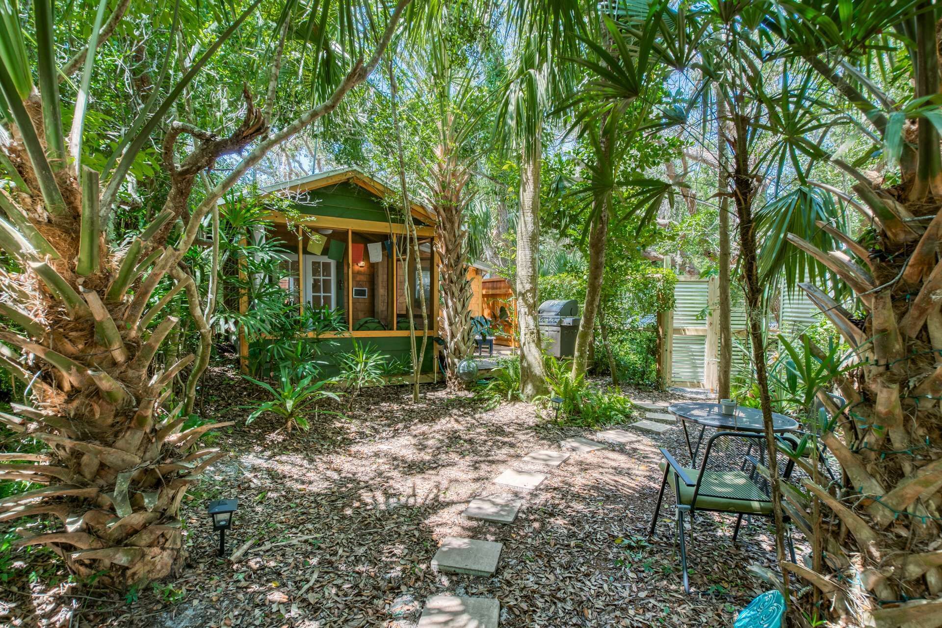 เคบิน (Tin Shed Revival Cabin) | บริเวณภายนอก