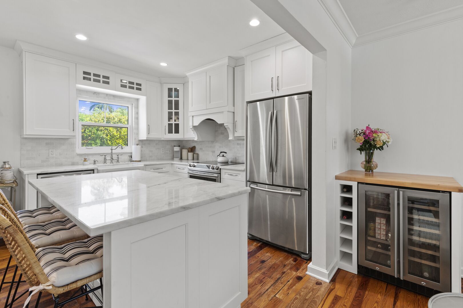 ثلاجة، ميكروويف، فرن، موقد طهي مسطح