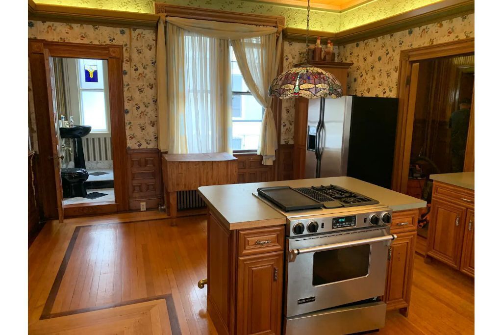 Rent a room in the gorgeous Holt House