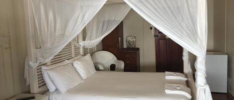 Quarto standard, 1 cama King, banheiro compartilhado | Wi-Fi de cortesia