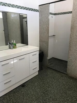 Standard Room, 1 Queen Bed, Shared Bathroom | Bathroom | Shower, towels, soap - Prince of Wales Hotel (Proserpine)