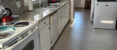 Frigorífic, microones, forn i placa de cuina