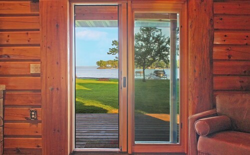 Cabin Oasis on Lake Winnebago "Minutes from EAA"