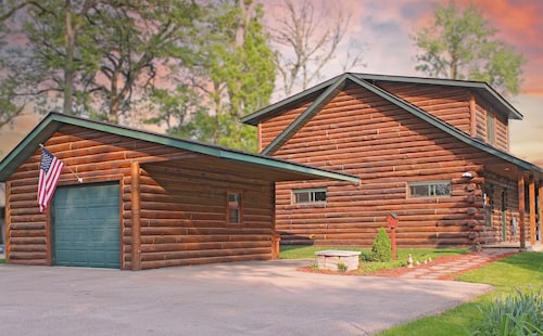 Cabin Oasis on Lake Winnebago "Minutes from EAA"
