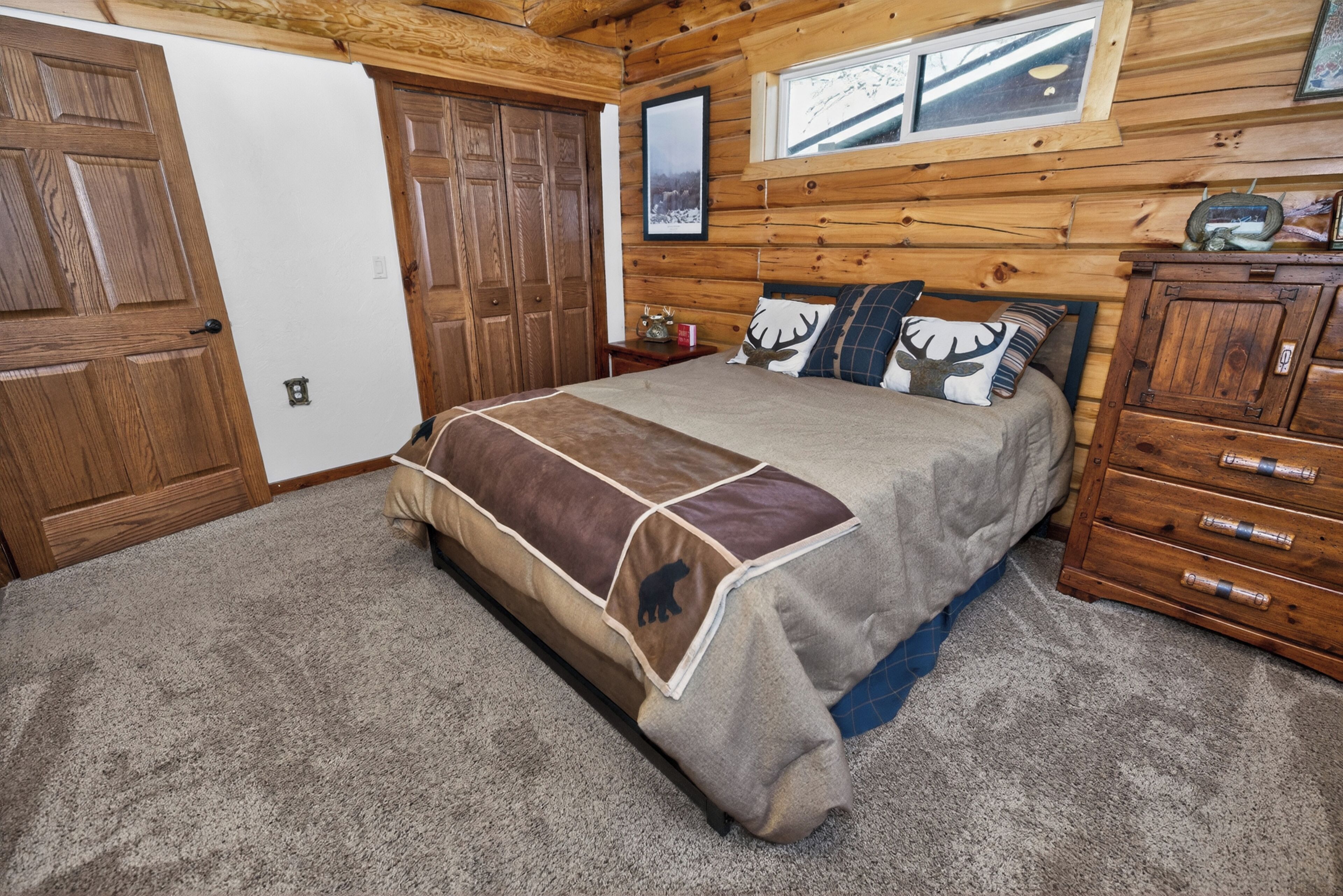 2 bedrooms, desk, iron/ironing board, travel crib